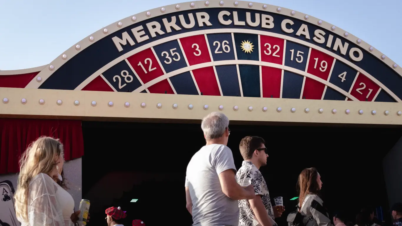 MERKUR_Parookaville2023-Außenansicht-MERKURCLUBCASINO