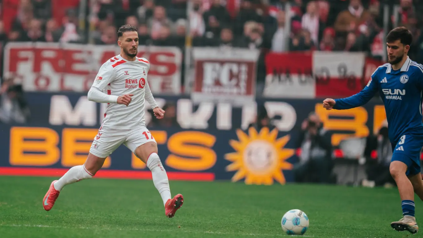 koeln_schalke_Werbebande_MERKUR
