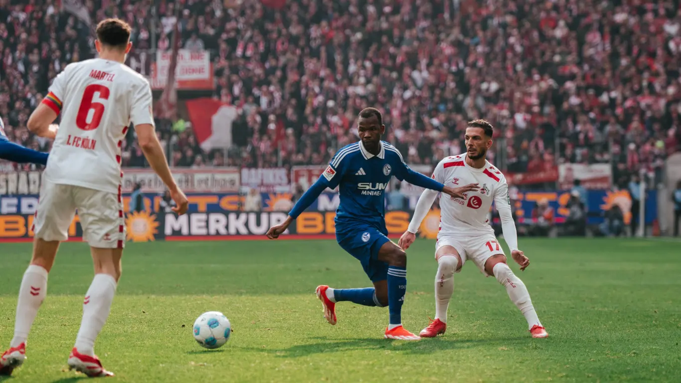 Schalke_Koeln_werbebande_bild_2__bundesliga_2024-2025