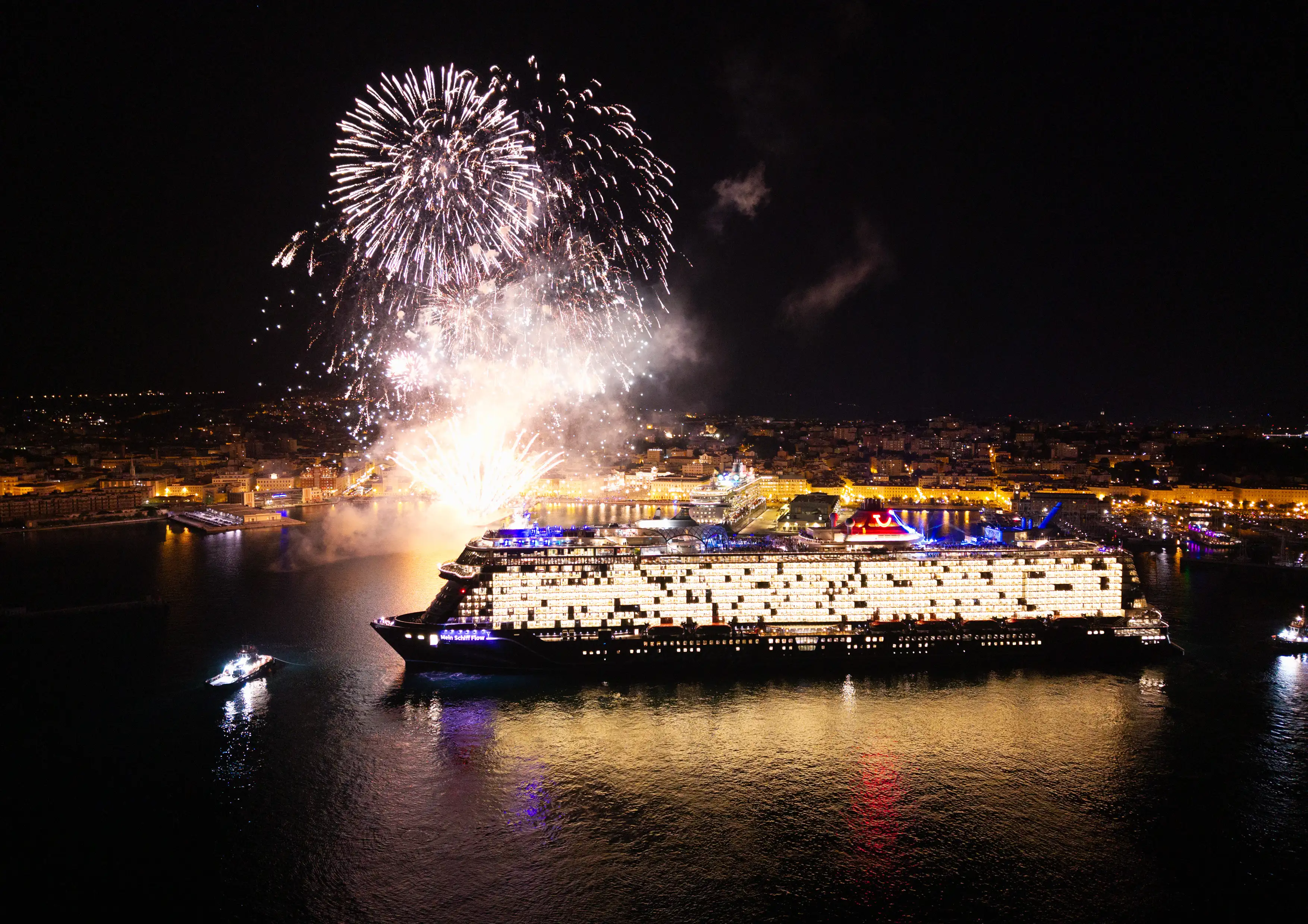 Drohnenfoto_MeinSchiff_FLOW_DIN_A_4_300DPI_sRGB (c) Fabio Kohler