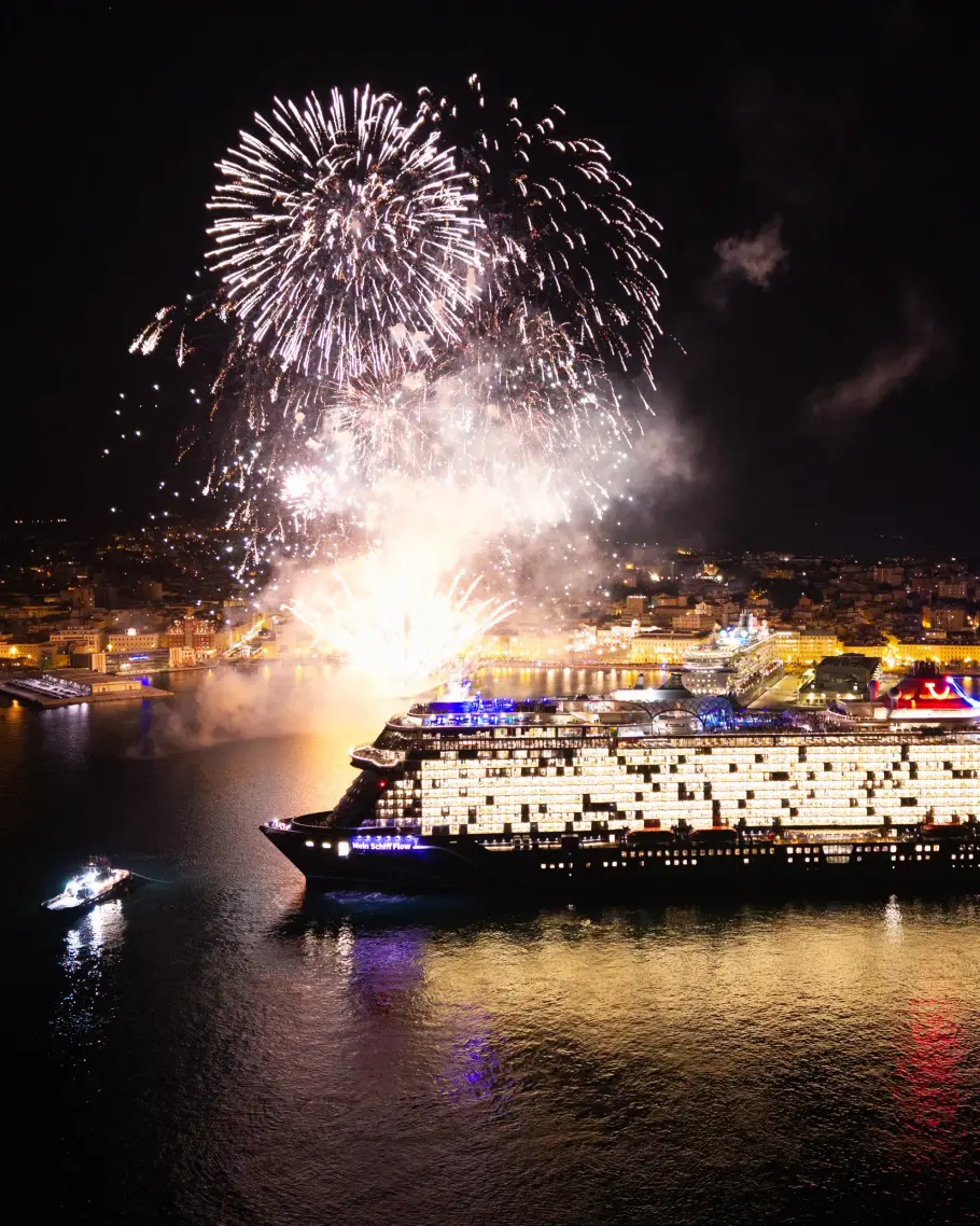 Drohnenfoto_MeinSchiff_FLOW_DIN_A_4_300DPI_sRGB (c) Fabio Kohler