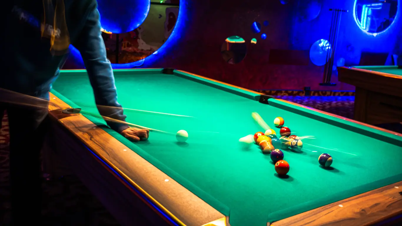 MERKUR-Spielhalle-Braunschweig-Billard-spielen