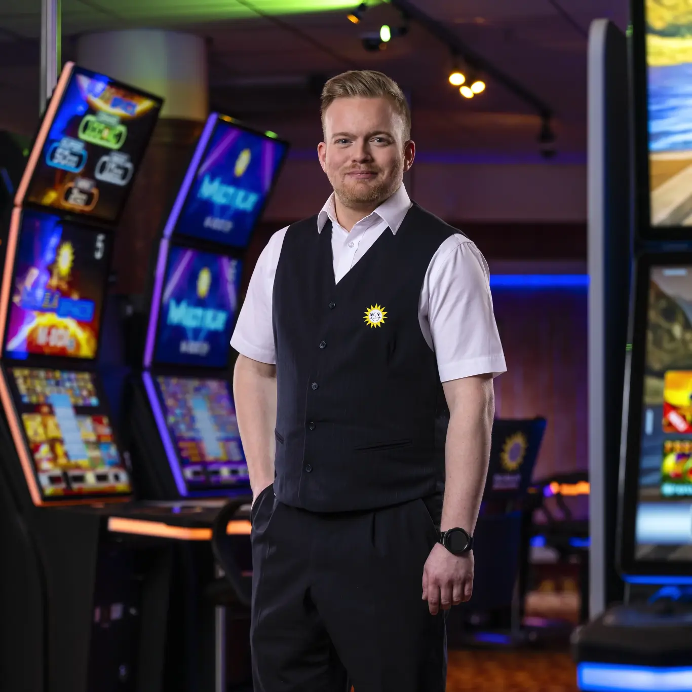 Geschultes-Personal-MERKUR-SPIELHALLEN-Servicekraft