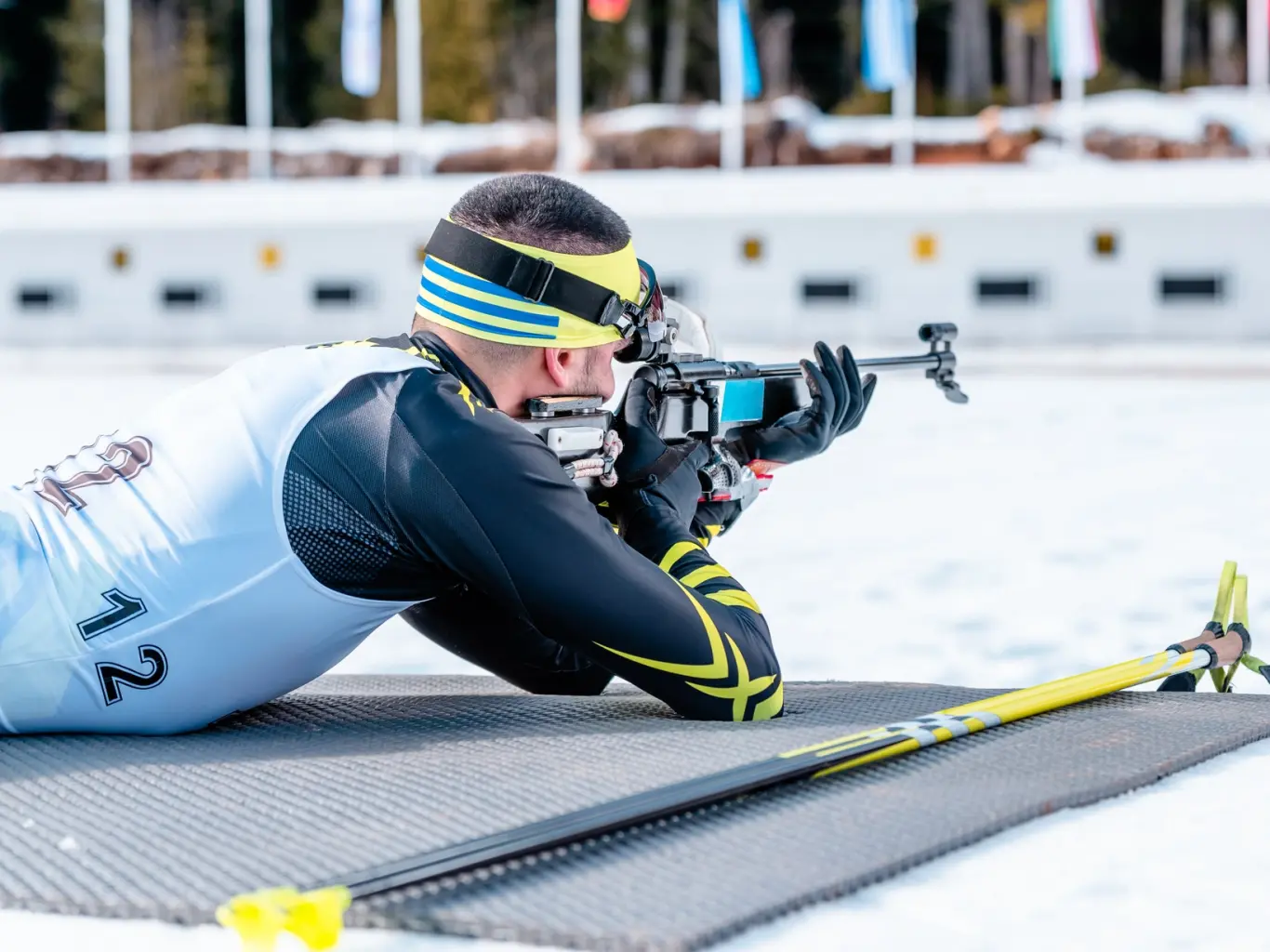 Biathlon_Mann_Schiessen_Boden_Zielscheibe