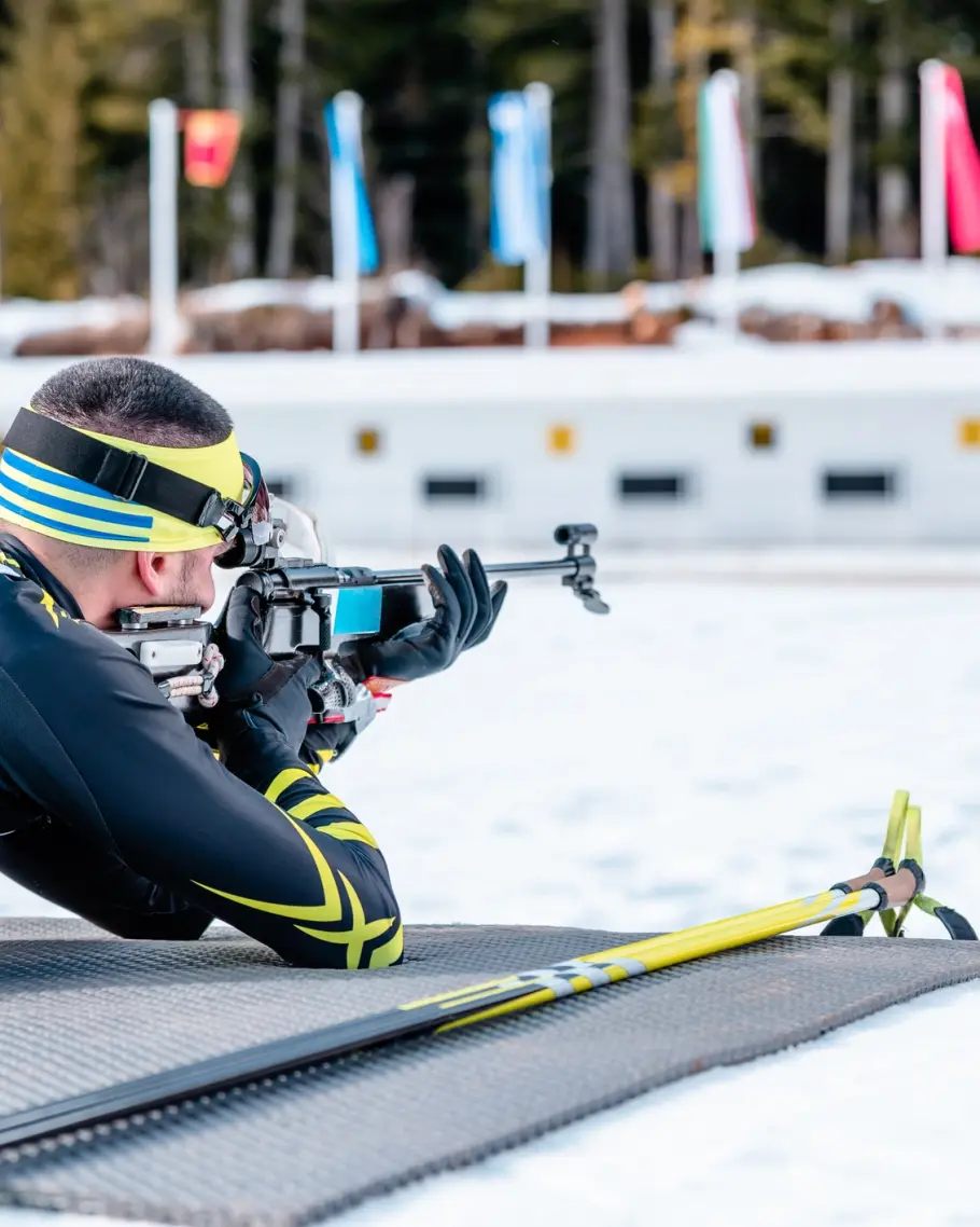 Biathlon_Mann_Schiessen_Boden_Zielscheibe