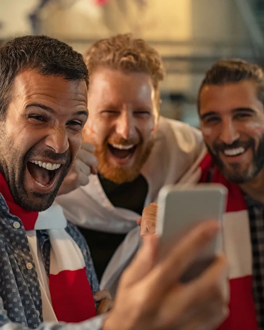 Sportwette_Stockfoto_Jubel_Männer