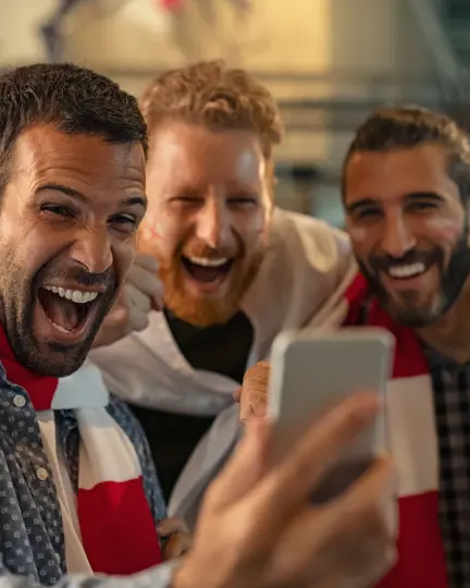 Sportwette_Stockfoto_Jubel_Männer