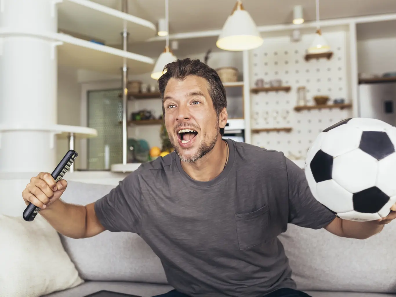 Mann_Fuball_Stock_Sofa