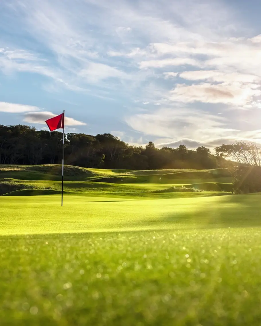 Weitlufiger_Golfplatz