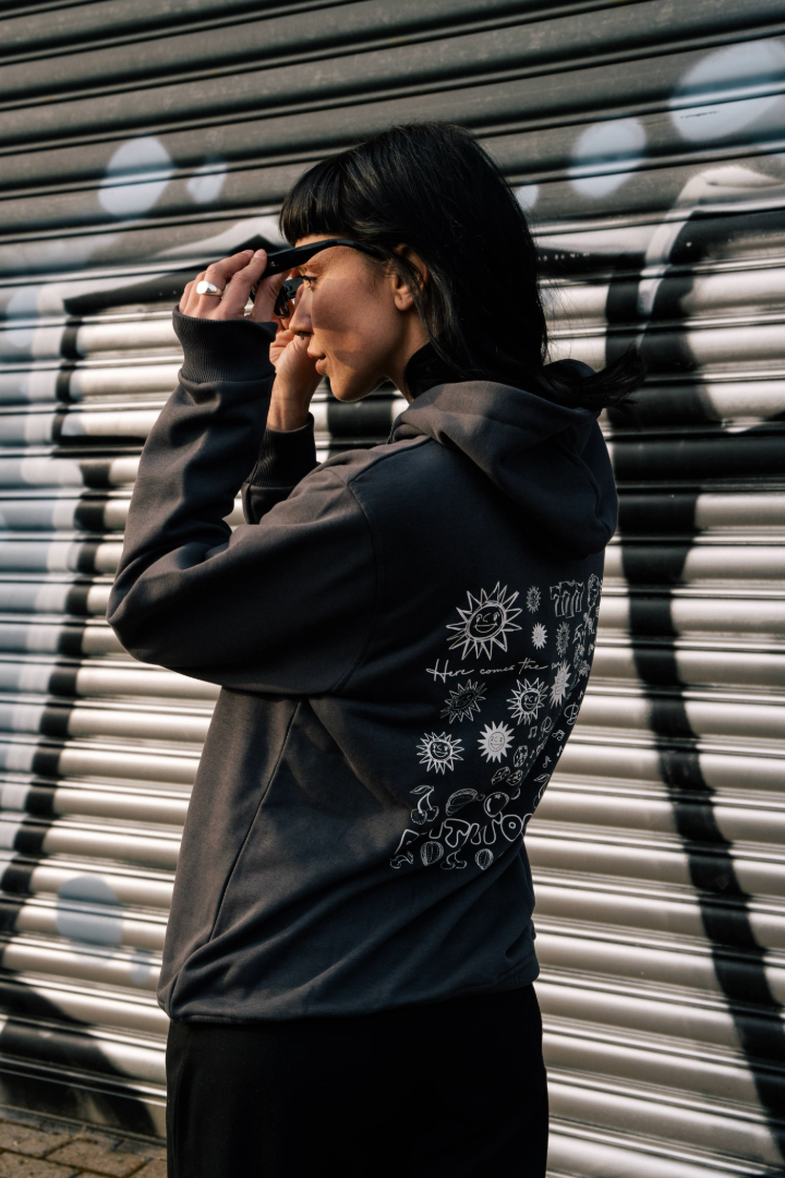 Herbst-Mood-2025-4-MERKUR-Scribble-Hoodie