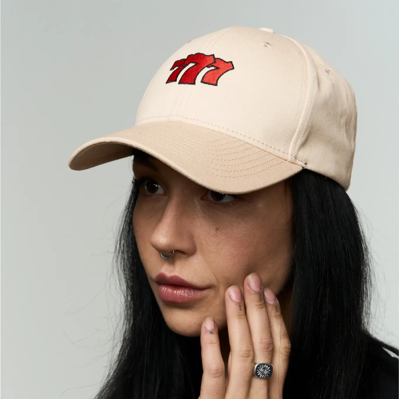 cap777-1_2048x