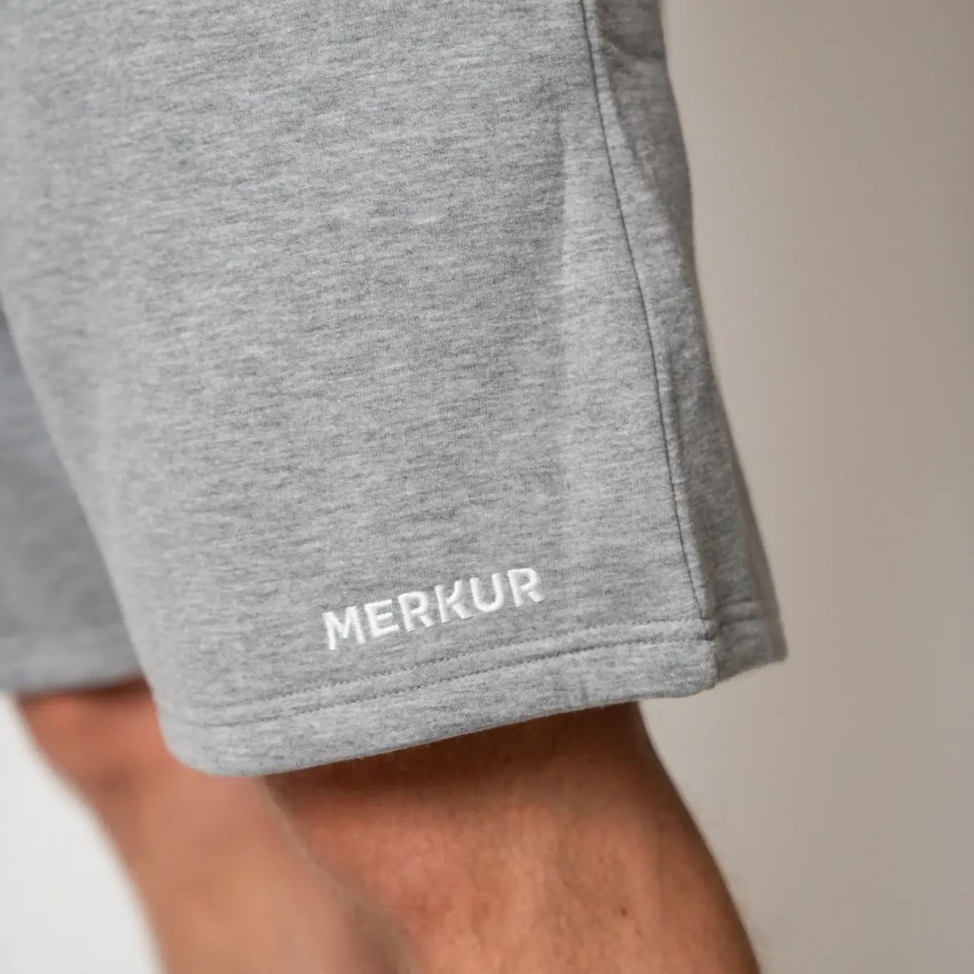 MERKUR-Sweatshirts-kurz-Schriftzug