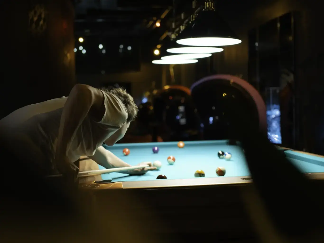 Throwback-Kult-Spielhallen-mit-Flipepr-_1_